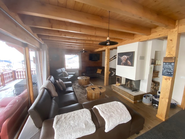 Lounge 1.jpg