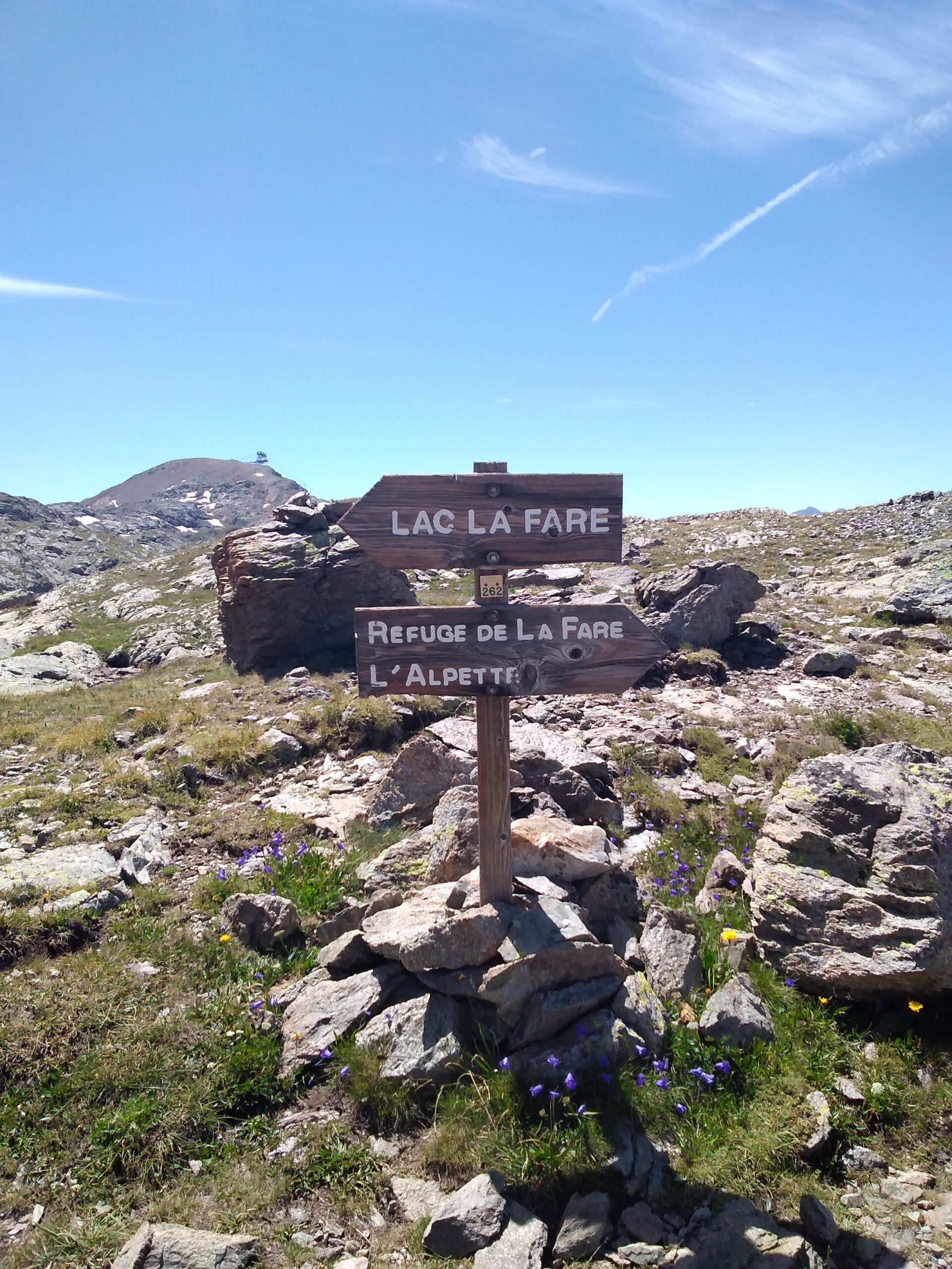 Panneau direction lac ou refuge