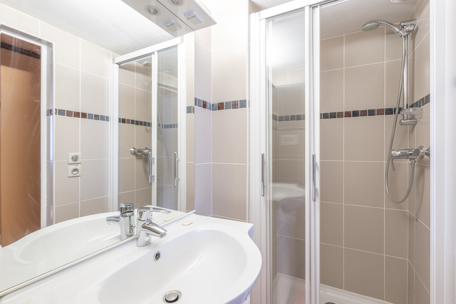 Chalet Alpe Two 12P- 5 CH- 5 SDB - Jacuzzi- Sauna- Pieds des pistes et centre