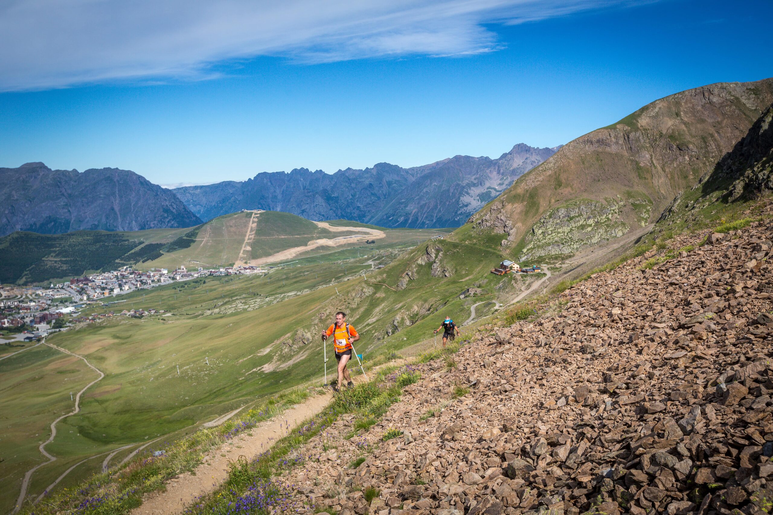 La mine de l'Herpie en toile de fond