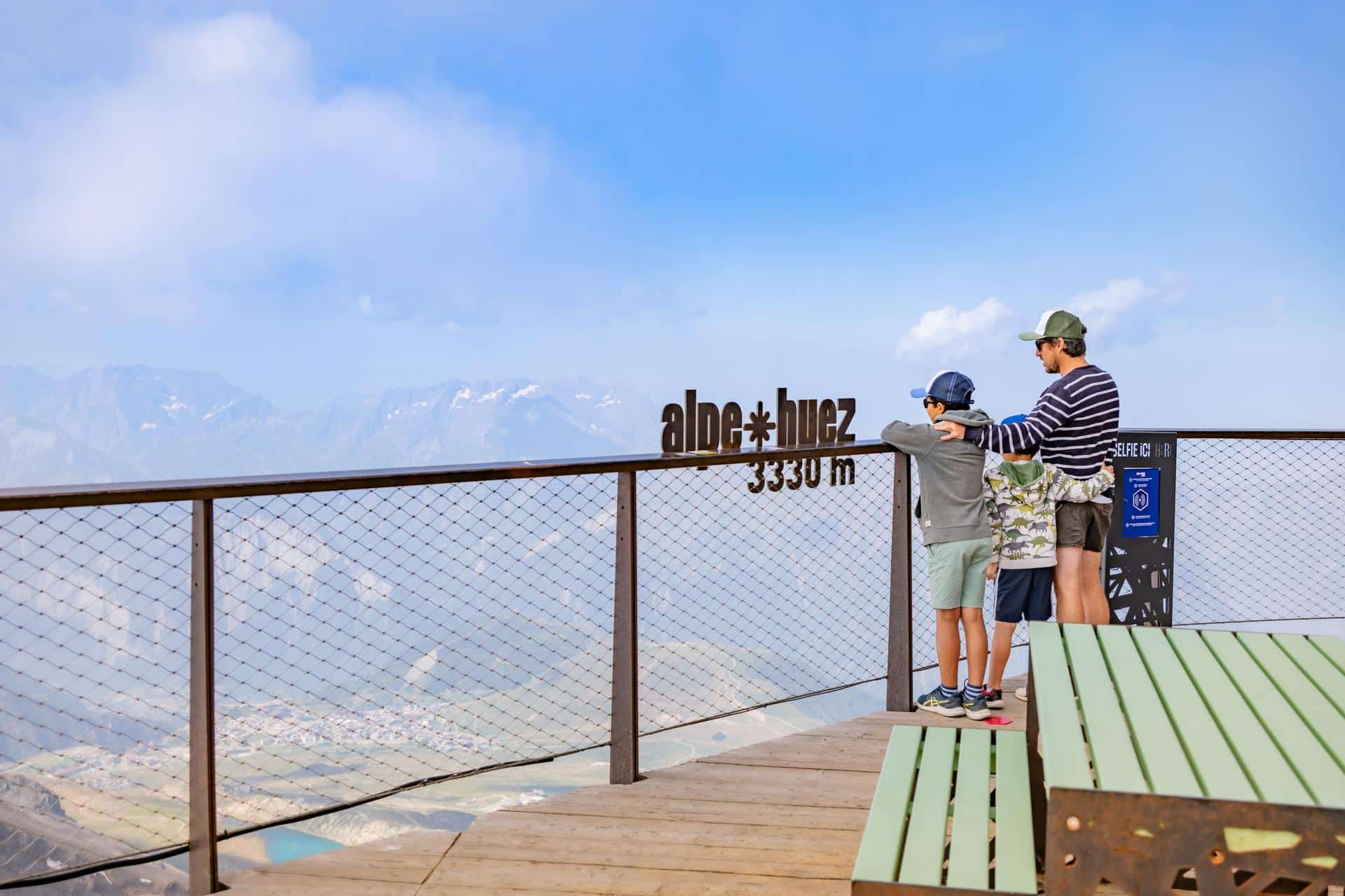 Terrasse panoramique du Pic Blanc_Alpe d'Huez