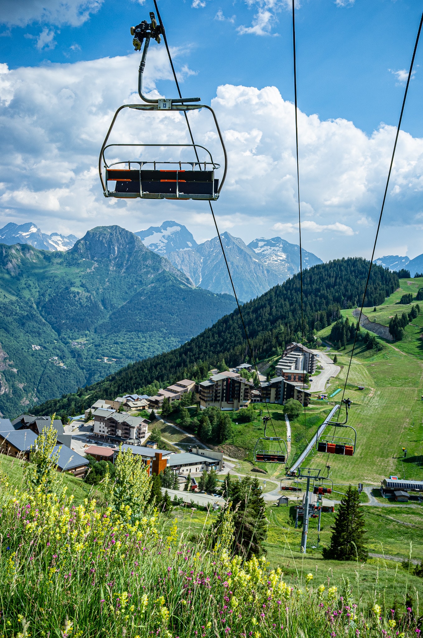La station d'Auris-en-Oisans depuis le col de Maronne