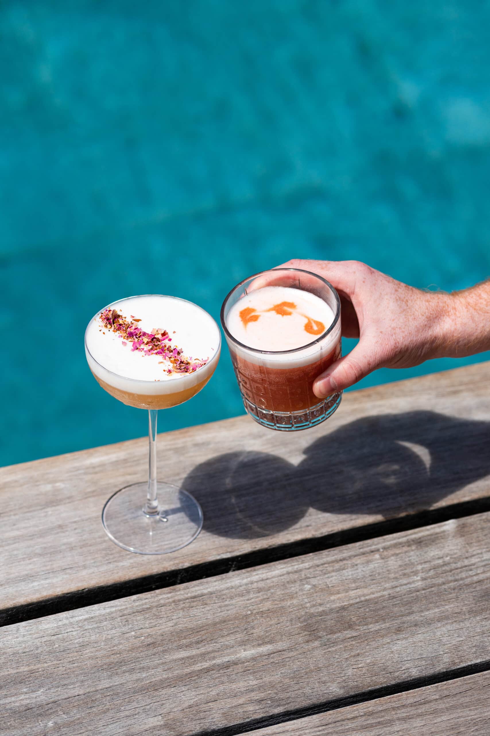 Cocktail au bord de la piscine de La Ferme d'Hubert